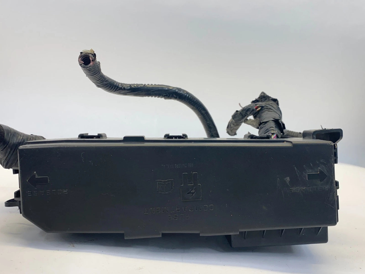 2009-2012 FORD ESCAPE ENGINE FUSE BOX RELAY JUNCTION MODULE OEM 9L8T-14A003-BB