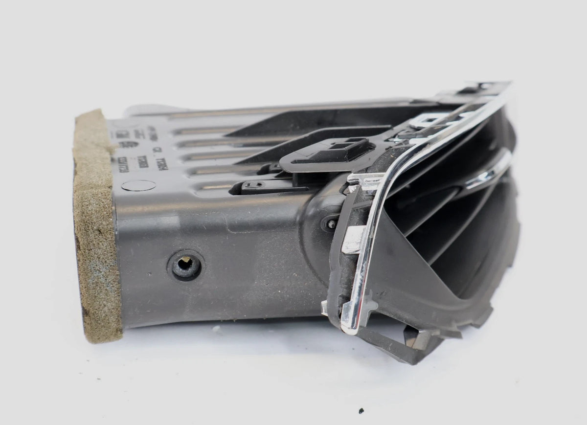 16-19 CHEVROLET CRUZE CENTER RIGHT DASH AC HEATER AIR VENT OUTLET OEM 39128719