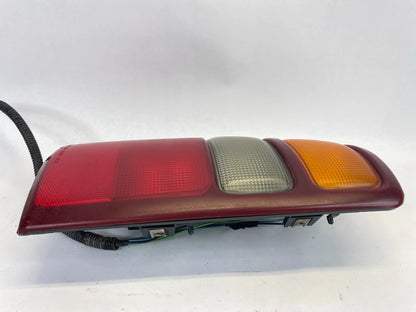 2000-2006 CHEVROLET TAHOE YUKON LEFT DRIVER SIDE TAILLIGHT TAIL LIGHT 16525375