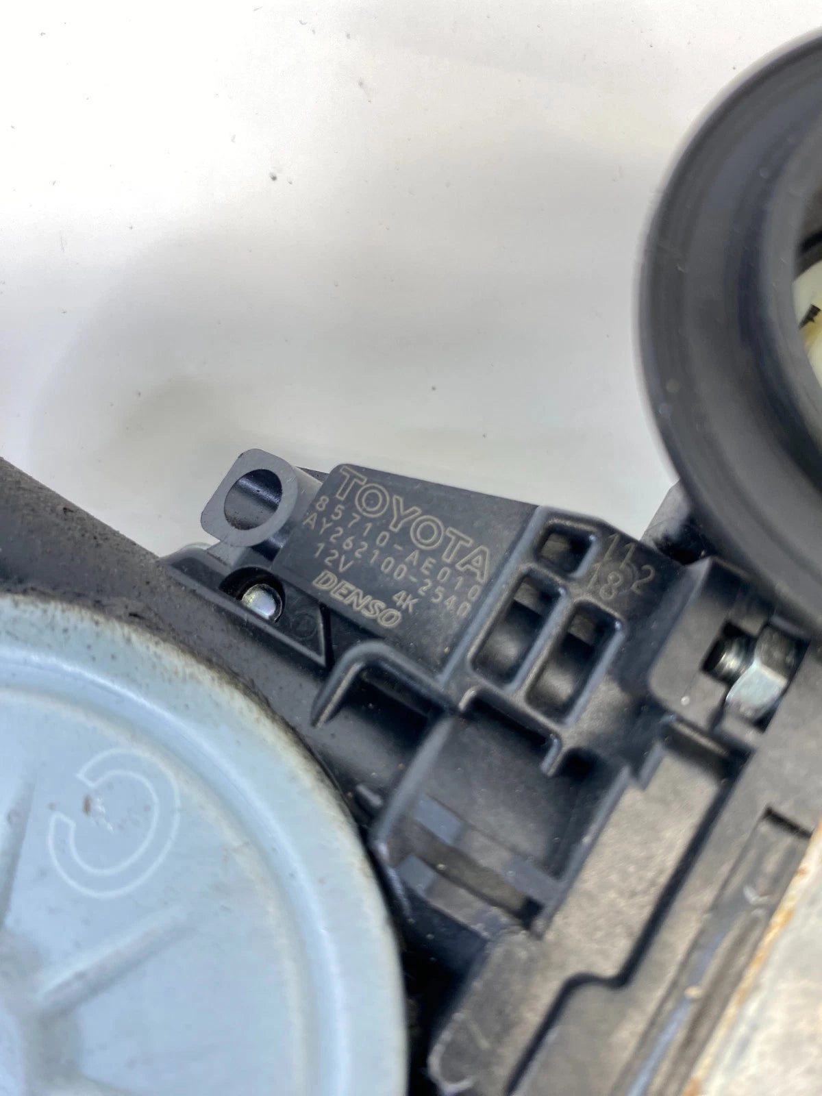 2004-2010 TOYOTA SIENNA FRONT RIGHT PASSENGER POWER WINDOW REGULATOR MOTOR OEM