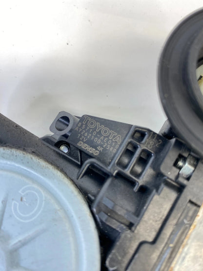 2004-2010 TOYOTA SIENNA FRONT RIGHT PASSENGER POWER WINDOW REGULATOR MOTOR OEM