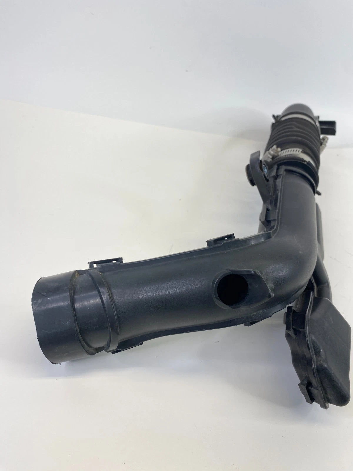 2013-2019 Nissan Versa 1.6L L4 Air Intake Cleaner Resonator Duct Hose Tube Pipe