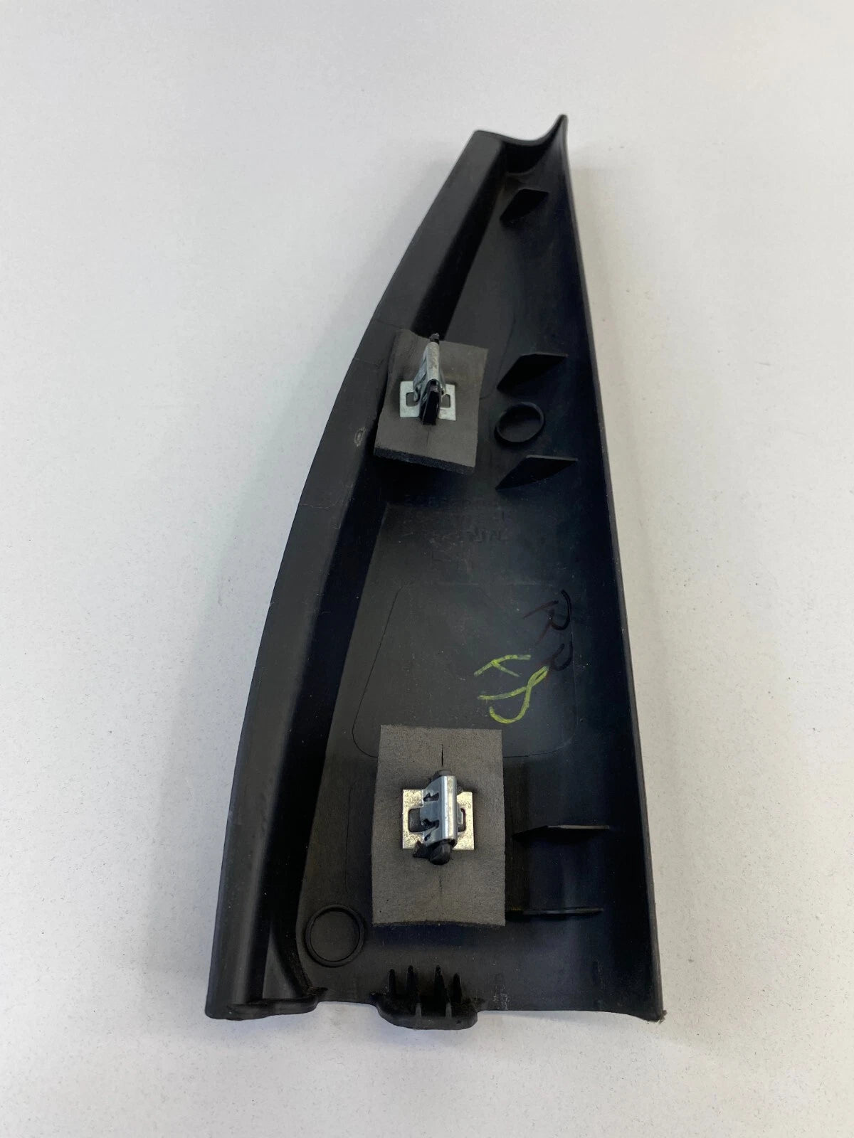 2009-2012 CHEVROLET TRAVERSE REAR RIGHT DOOR INNER WINDOW FRAME CORNER COVER OEM