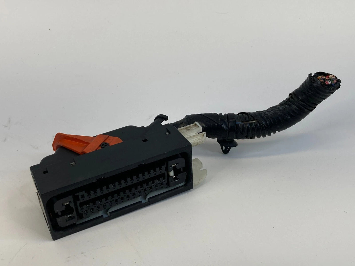 2003 2004 HONDA ACCORD A/T 3.0L ABS ANTI LOCK BRAKE MODULE CONNECTOR PLUG SOCKET