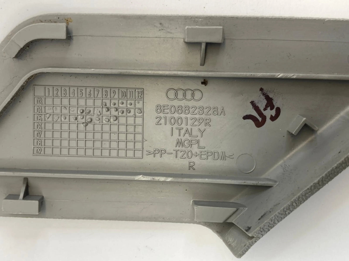 05-11 AUDI A6 QUATTRO FRONT RIGHT SEAT BELT TRACK CAP COVER TRIM 8E0882328A OEM