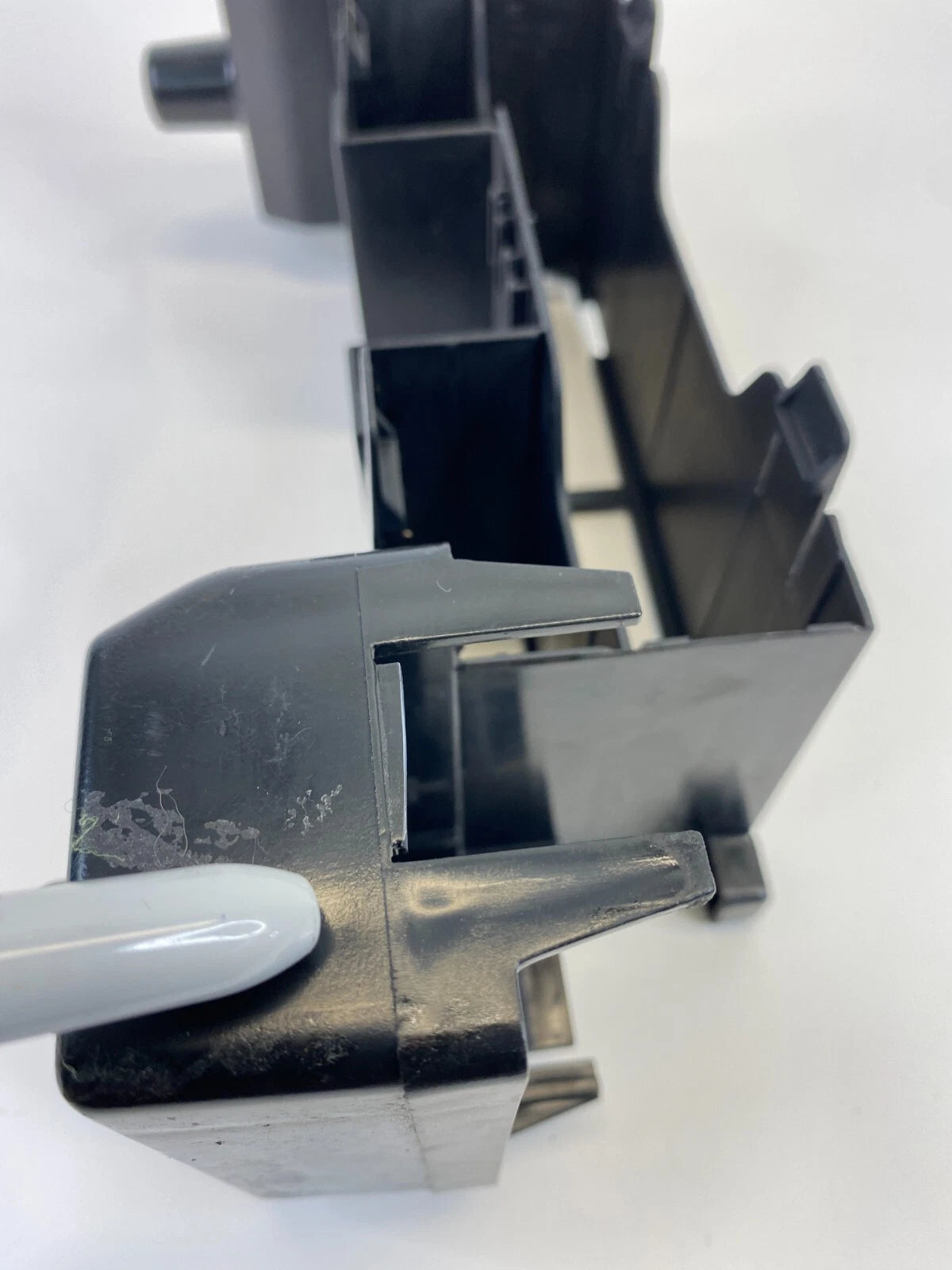 03-05 LAND ROVER RANGE ROVER 4.4L ENGINE CONTROL MODULE HOLDER BRACKET YWU000031