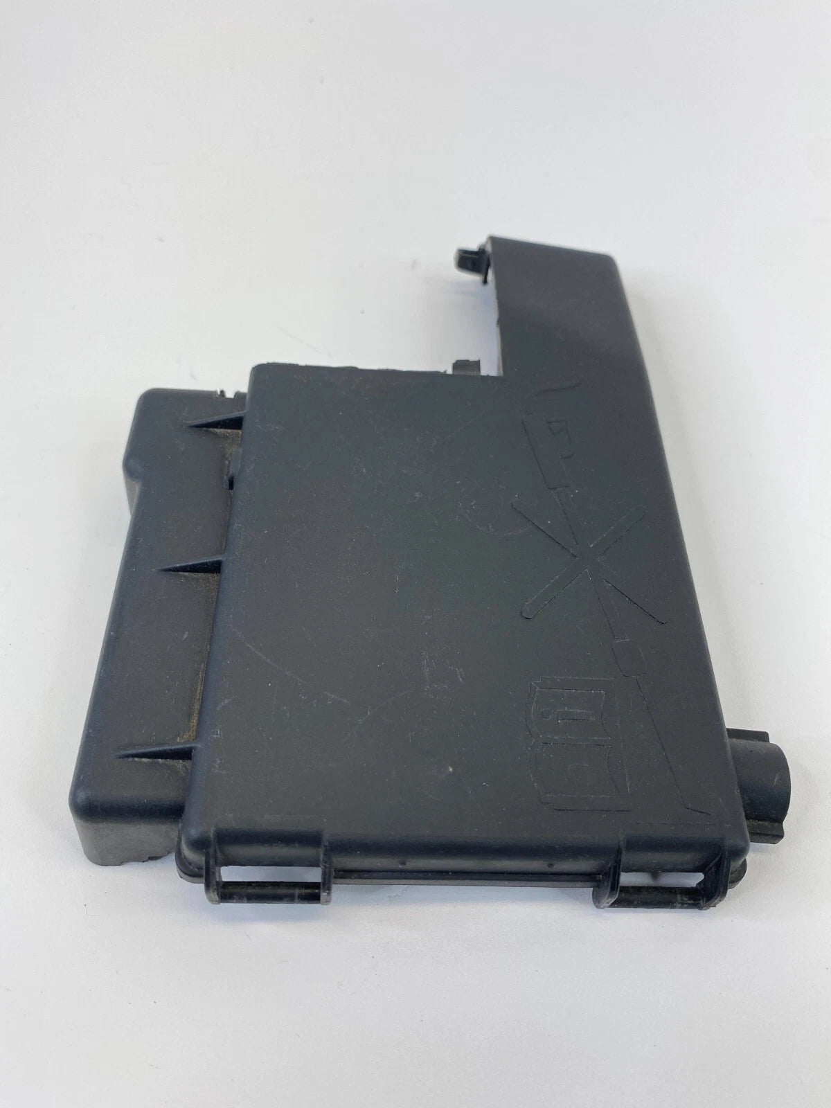 11-15 CHEVY CRUZE POSITIVE BATTERY TERMINAL FUSE BOX COVER PANEL TRIM 401154265