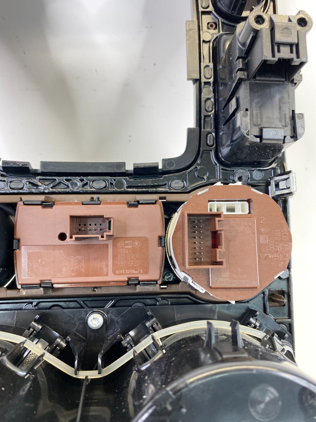 2011-2017 Volkswagen Touareg Front Center Console Cup Holder W/ Switches OEM