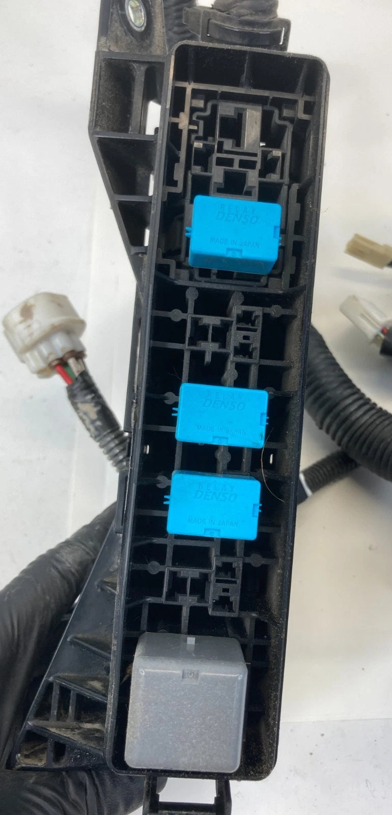 04-09 TOYOTA PRIUS 1.5L ENGINE FUSE BOX RELAY BLOCK JUNCTION WIRE 8212147080 OEM