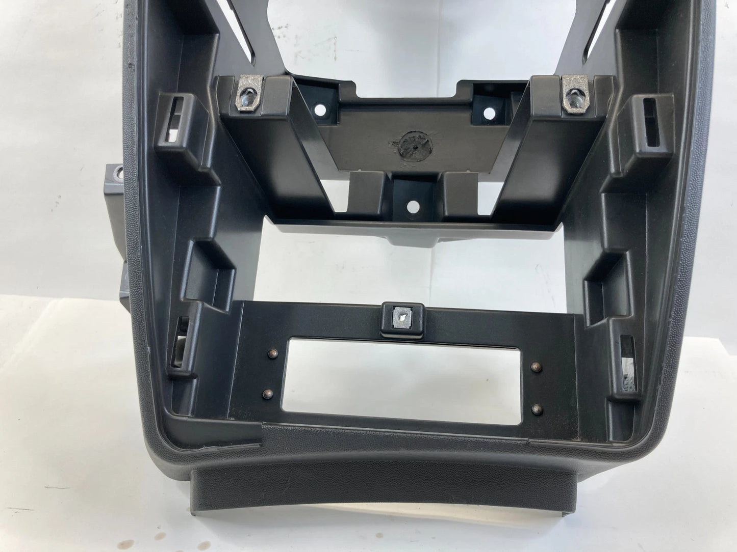 2004-2007 CADILLAC CTS CENTER DASH PANEL RADIO FRAME HOUSING TRIM BEZEL ASSY OEM