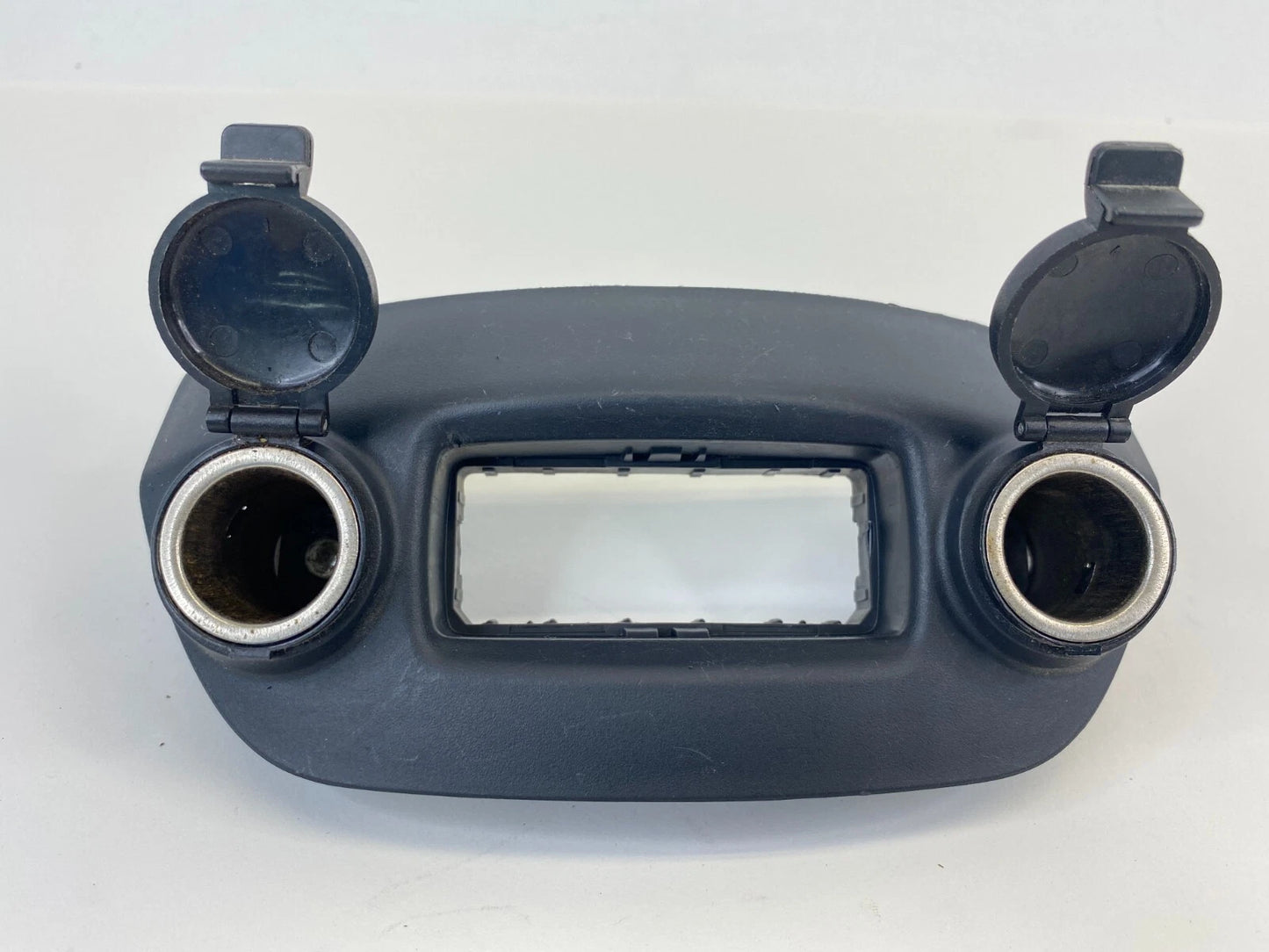 10-13 KIA SOUL CENTER CONSOLE LOWER DASH POWER OUTLET HOUSING W TRIM 84746-2K200