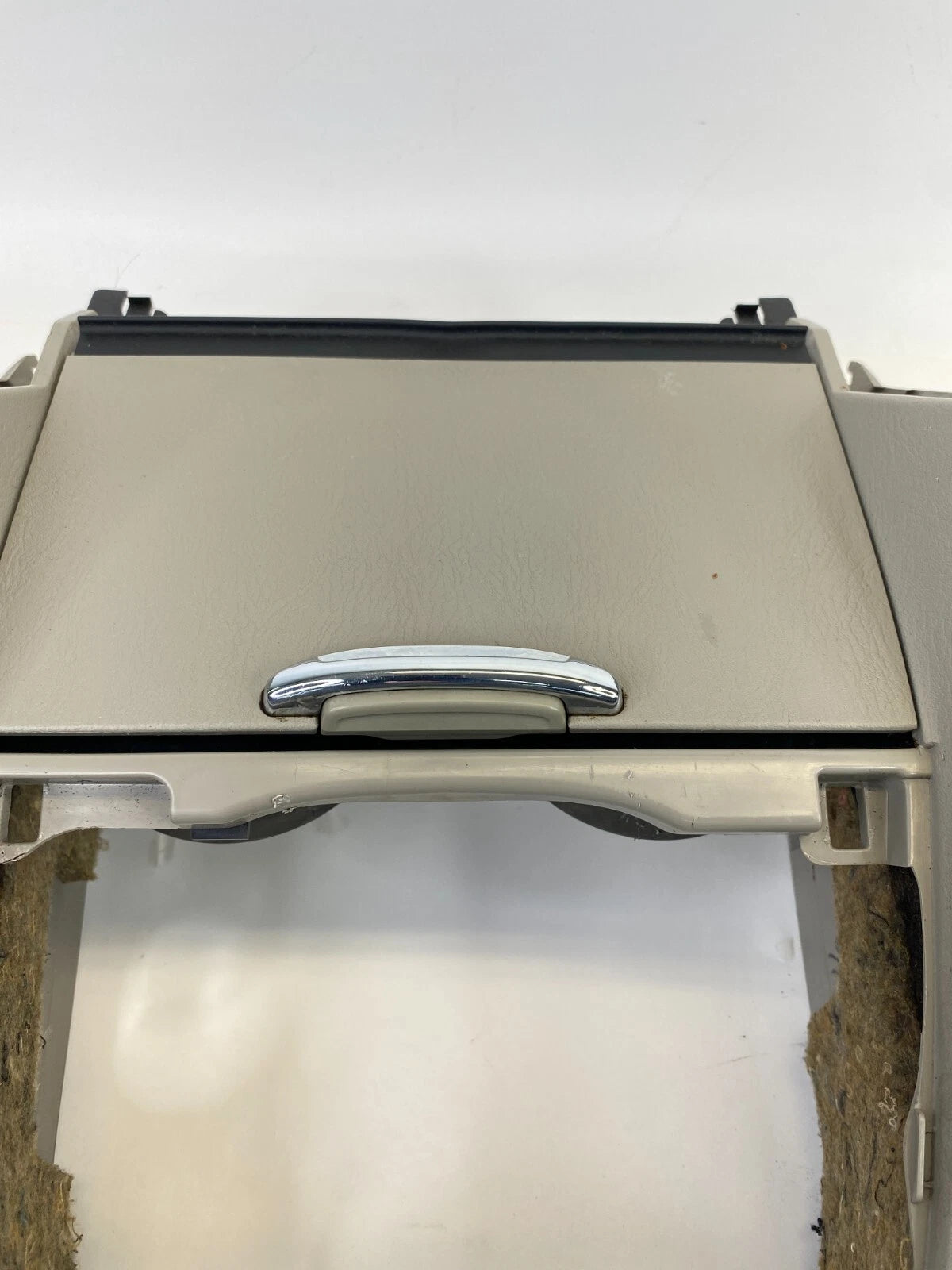 2003-2006 SUZUKI XL-7 CENTER CONSOLE SLIDE CUP HOLDER W/ SHIFTER BEZEL ASSY OEM