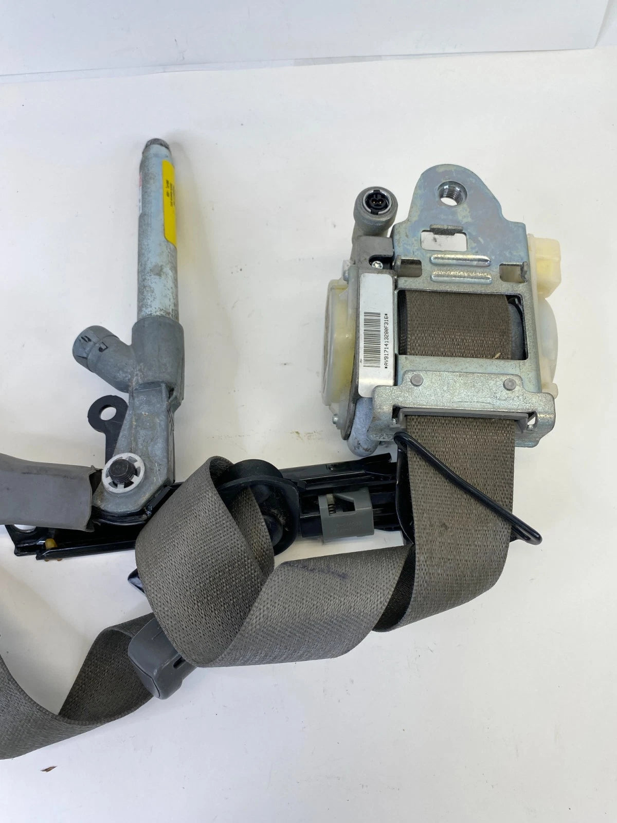 2013-2015 CHEVROLET MALIBU FRONT LEFT DRIVER SIDE SEAT BELT RETRACTOR OEM