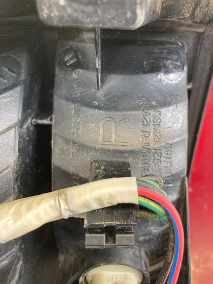 1999-2004 Nissan Pathfinder Rear Right Passenger Side Taillight Tail Light Lamp