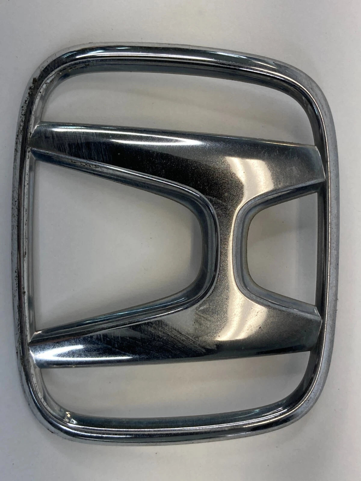 06 07 HONDA ACCORD SEDAN TRUNK DECK LID EMBLEM LOGO BADGE SYMBOL 75701-SDA-A000