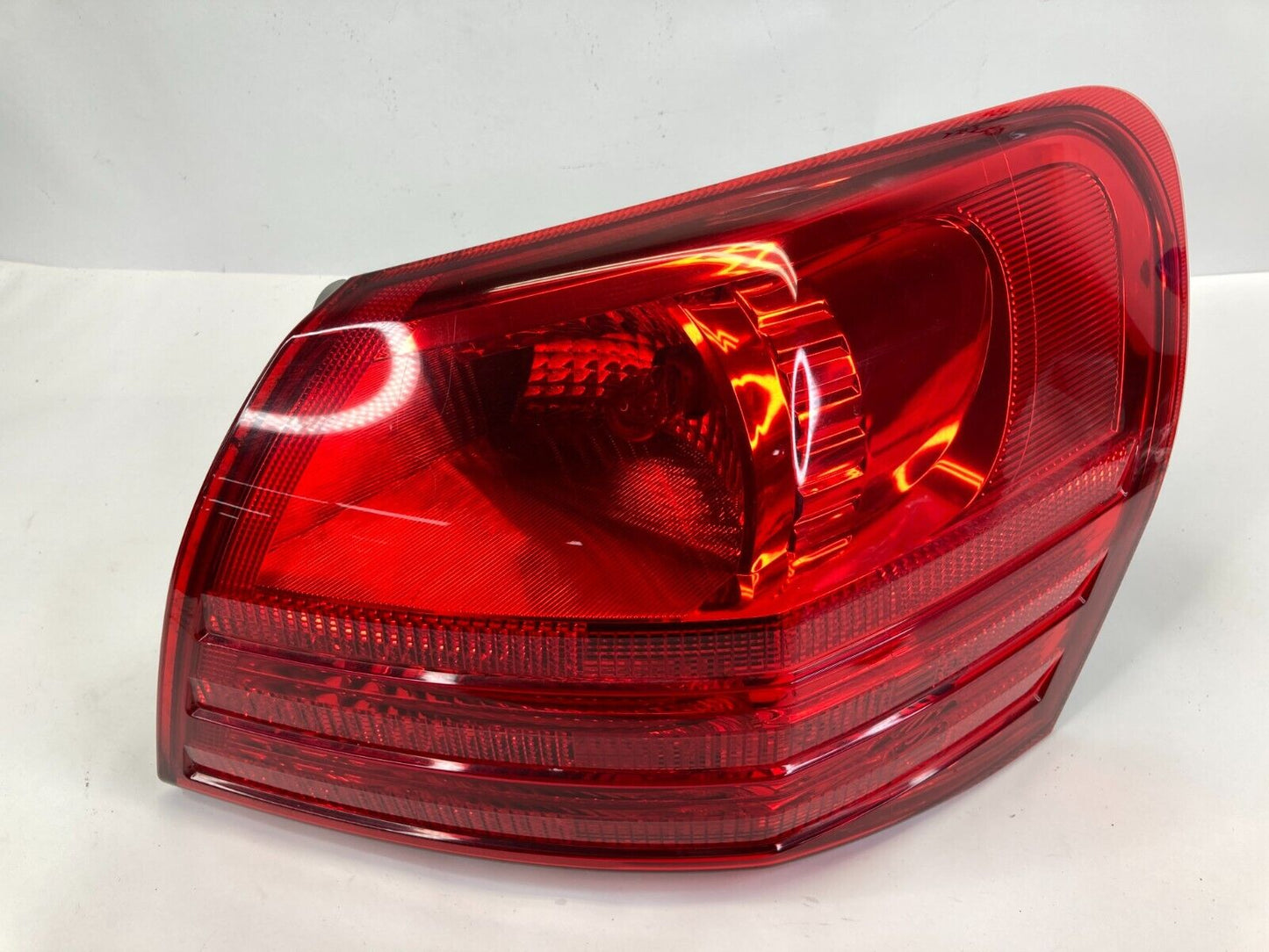 2008-2013 Nissan Rogue Rear Right Outer Tail Light Taillight Tail Lamp OEM