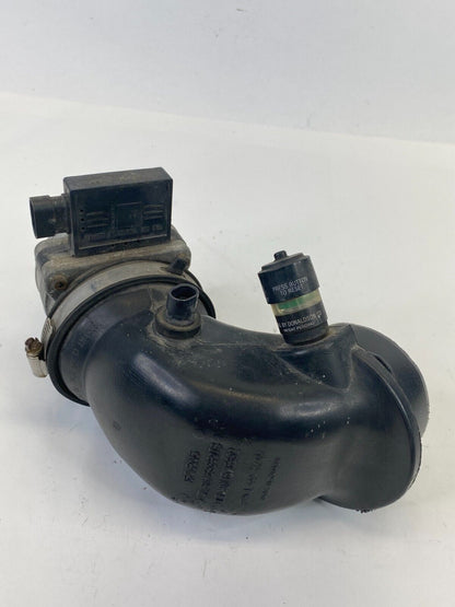 1999 2000 Cadillac Escalade 5.7L 16V Engine Air Intake Pipe Outlet Duct 15713005