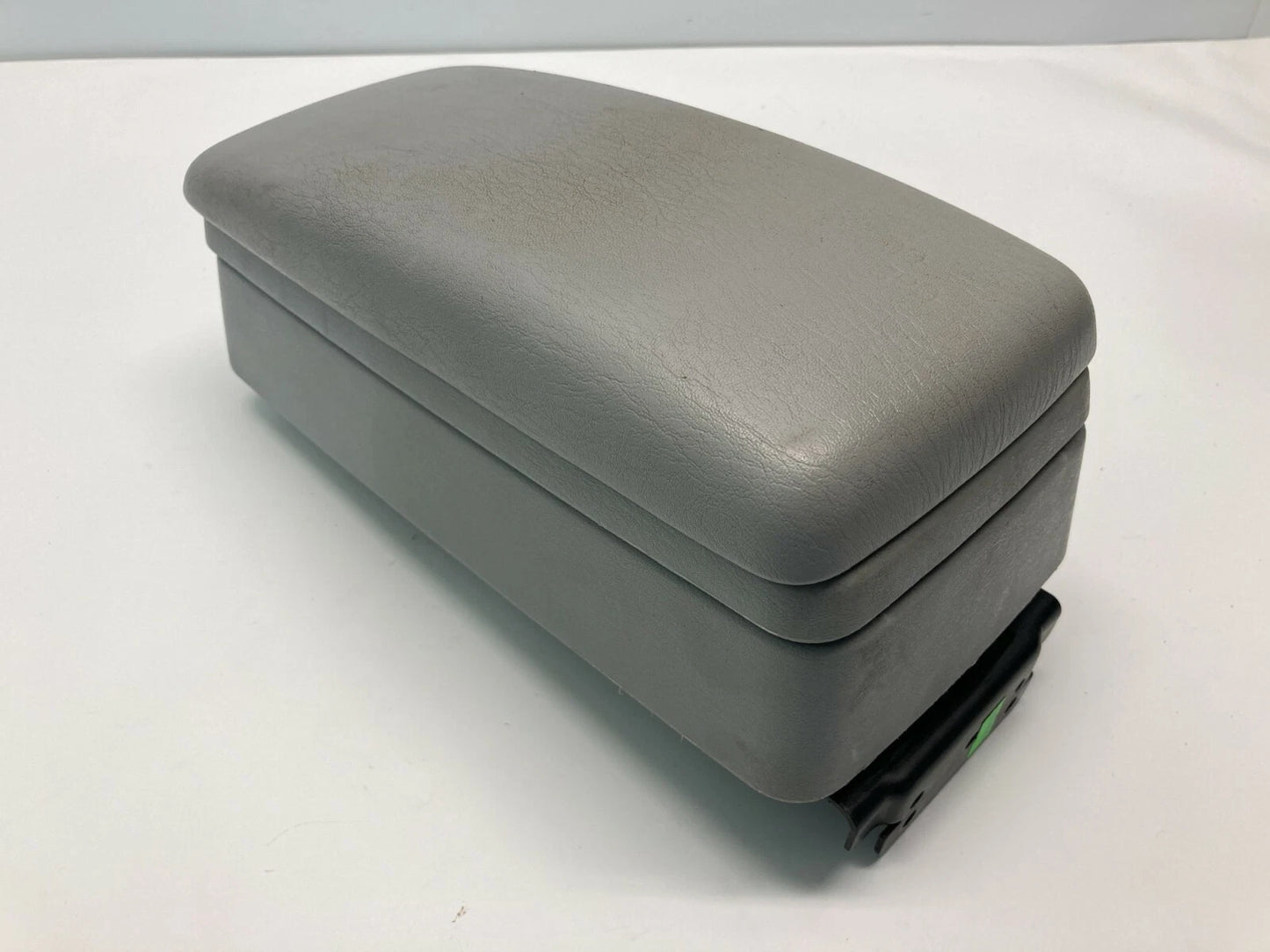 2006 2007 2008 2009 2010 CHRYSLER PT CRUISER CENTER CONSOLE ARMREST COMPARTMENT