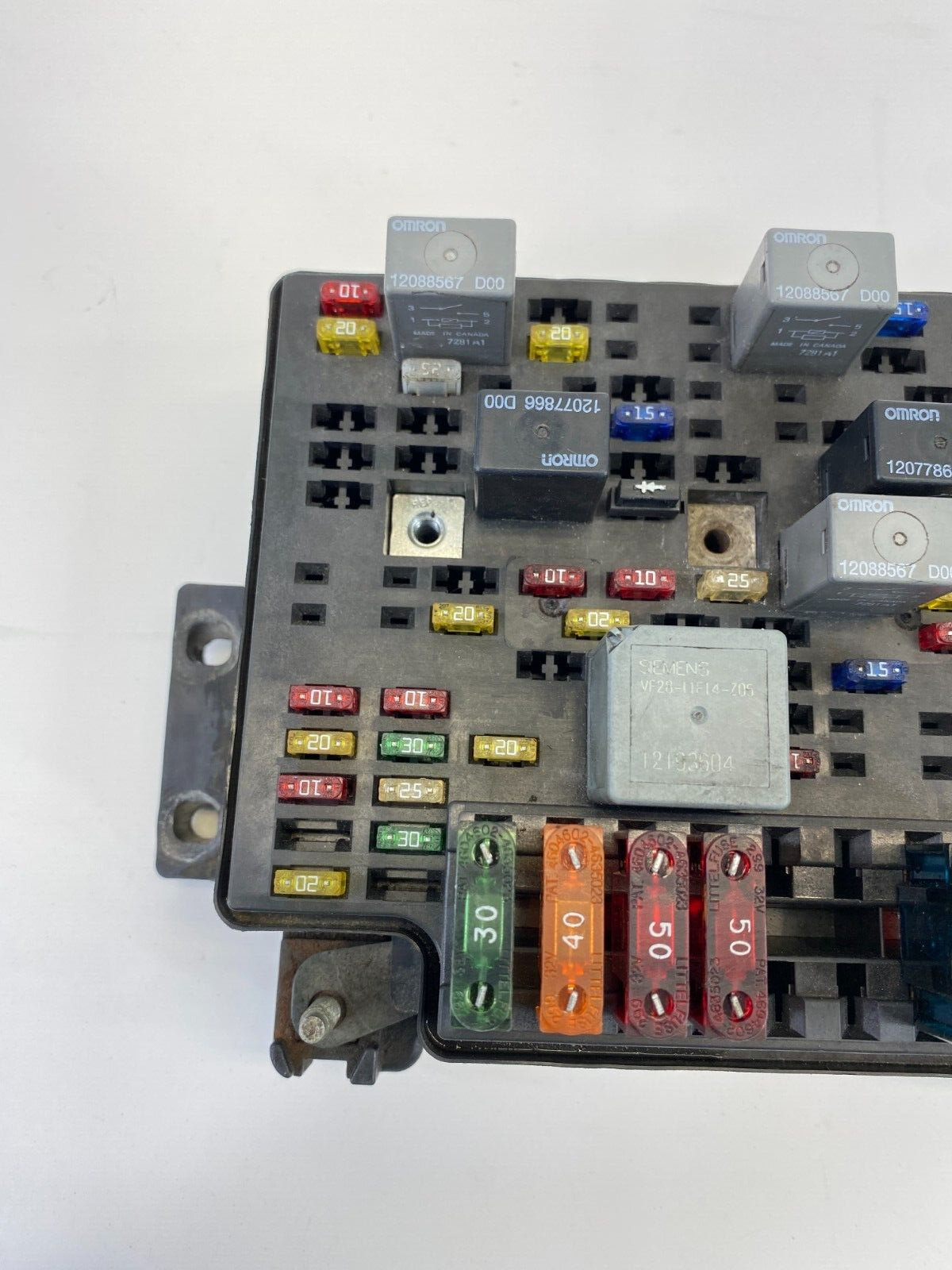 1998-2004 Chevrolet S10 2.2 Manual Trans Engine Fuse Box Junction Block OEM