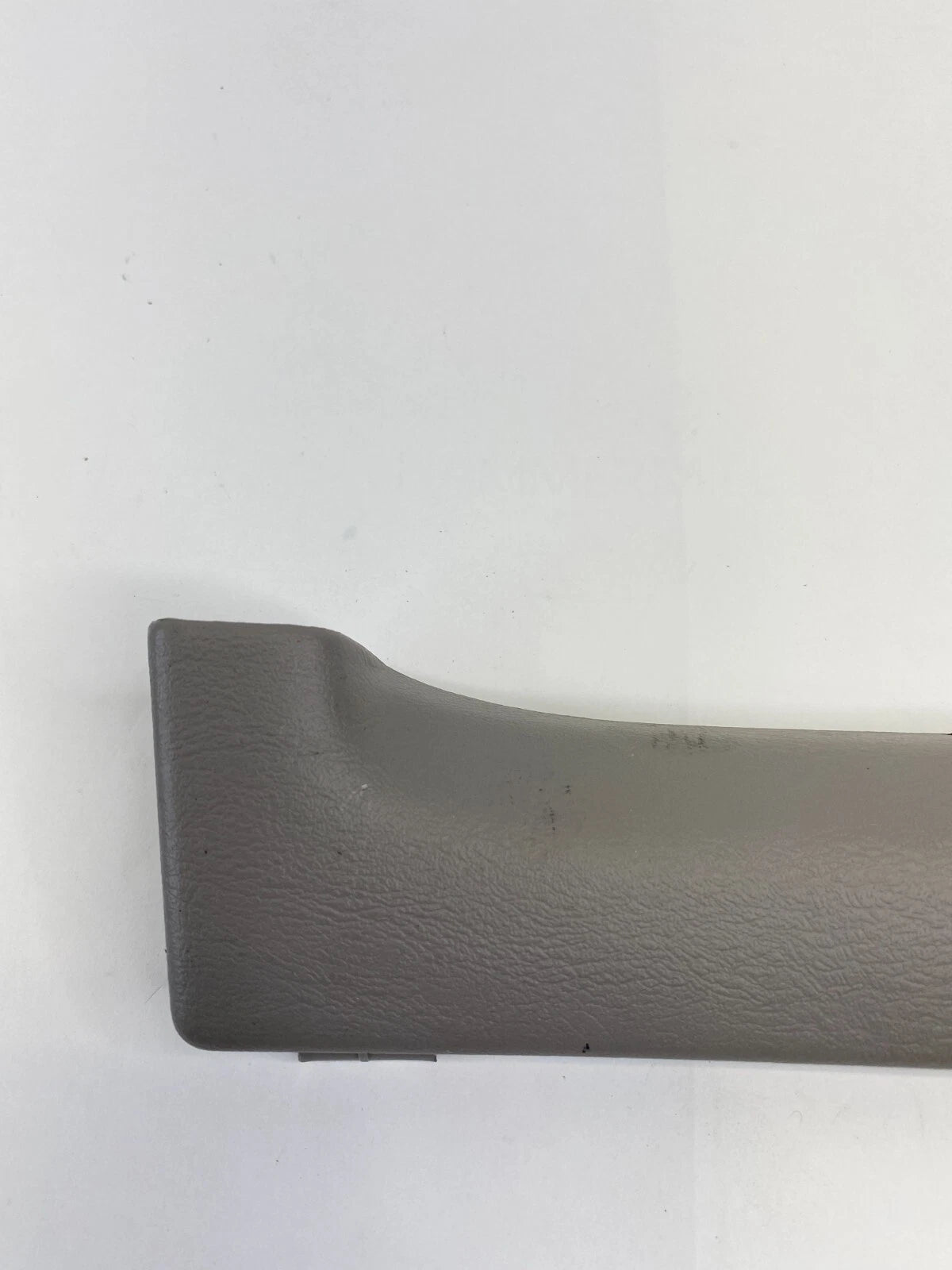 2001-2006 TOYOTA SEQUOIA REAR RIGHT B-PILLAR GRAB HANDLE TRIM COVER 74637-0C010