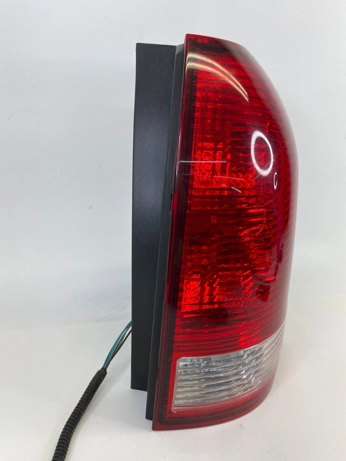 02-07 SATURN VUE REAR RIGHT PASSENGER TAIL LIGHT TAILLIGHT TAILLAMP 22711438 OEM