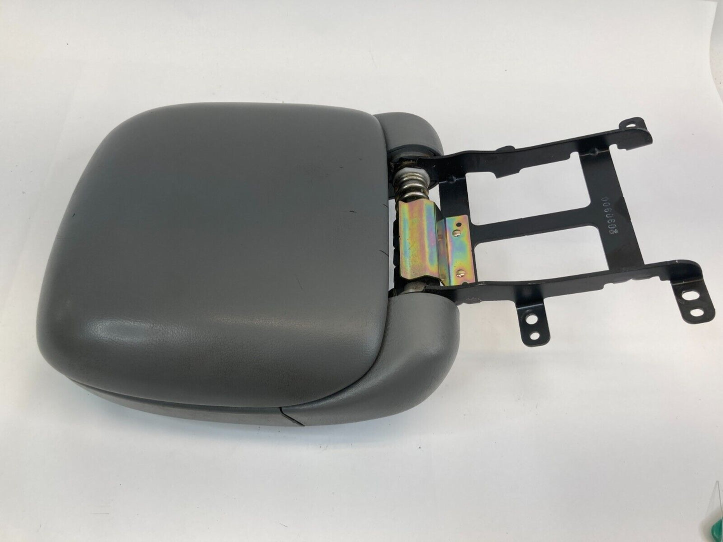 2003-2005 Suzuki Grand Vitara Center Console Armrest Arm Rest Cupholder Gray