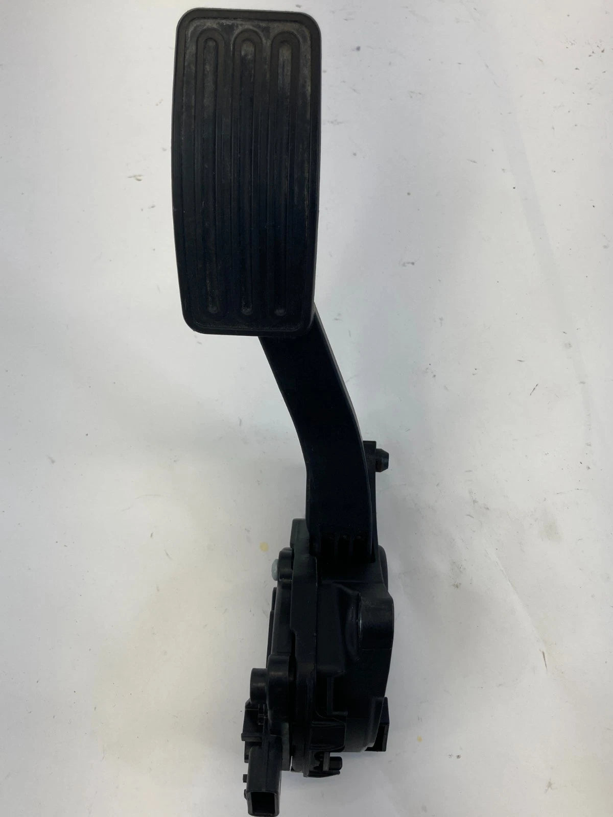 2013-2020 Nissan Pathfinder Accelerator Gas Pedal Throttle 18002-3JA3B OEM