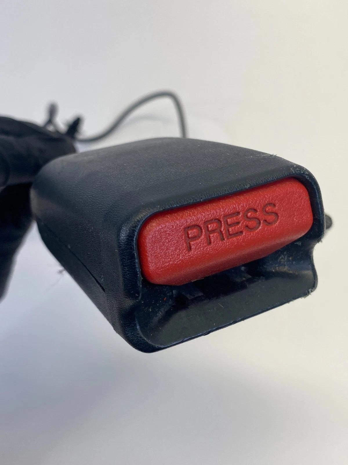2015 2016 2017 CHRYSLER 200 FRONT RIGHT PASSENGER SIDE SEAT BELT BUCKLE OEM