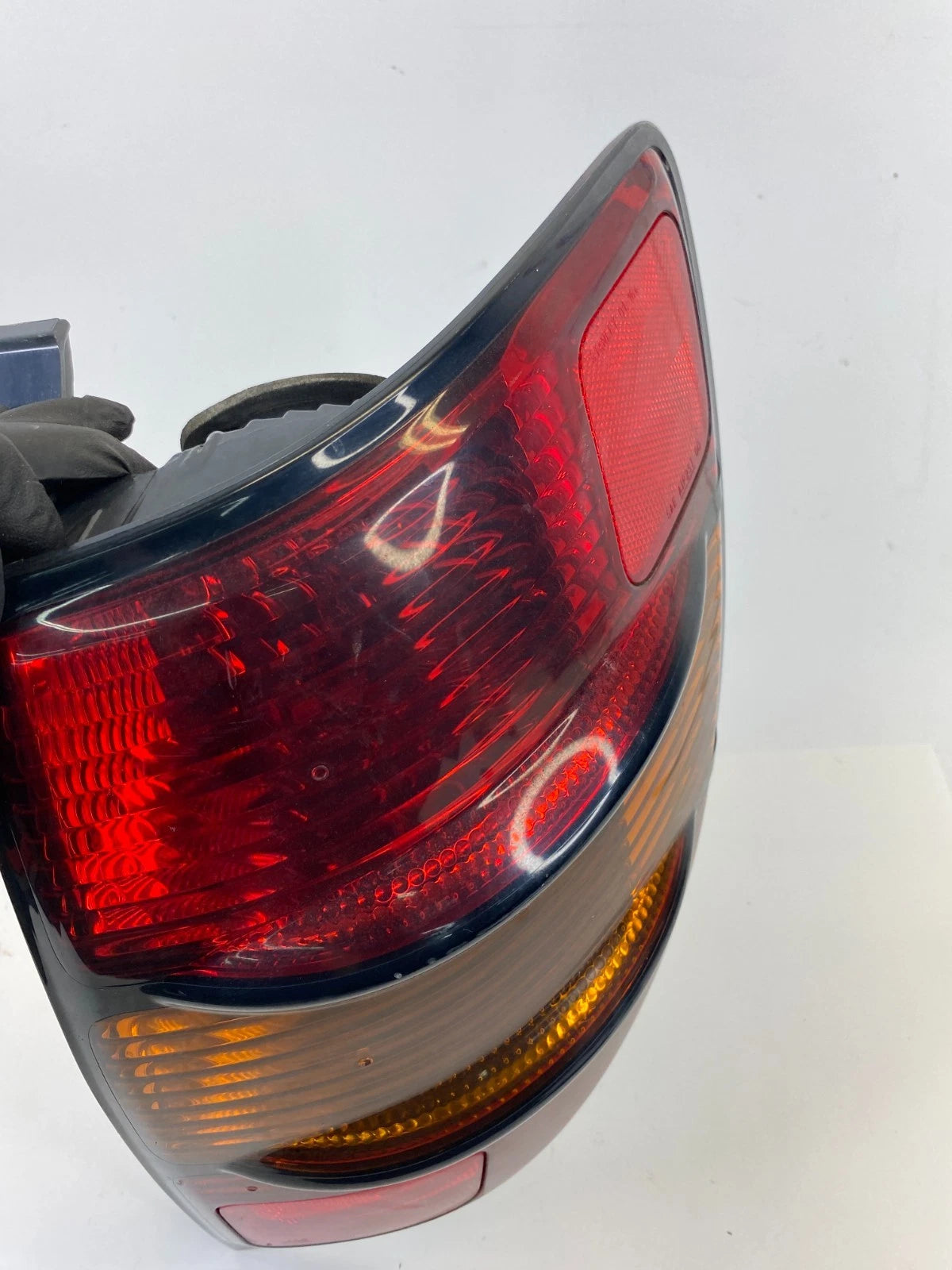 2003-2008 Pontiac Vibe Rear Right Passenger Tail Light Taillight Taillamp OEM