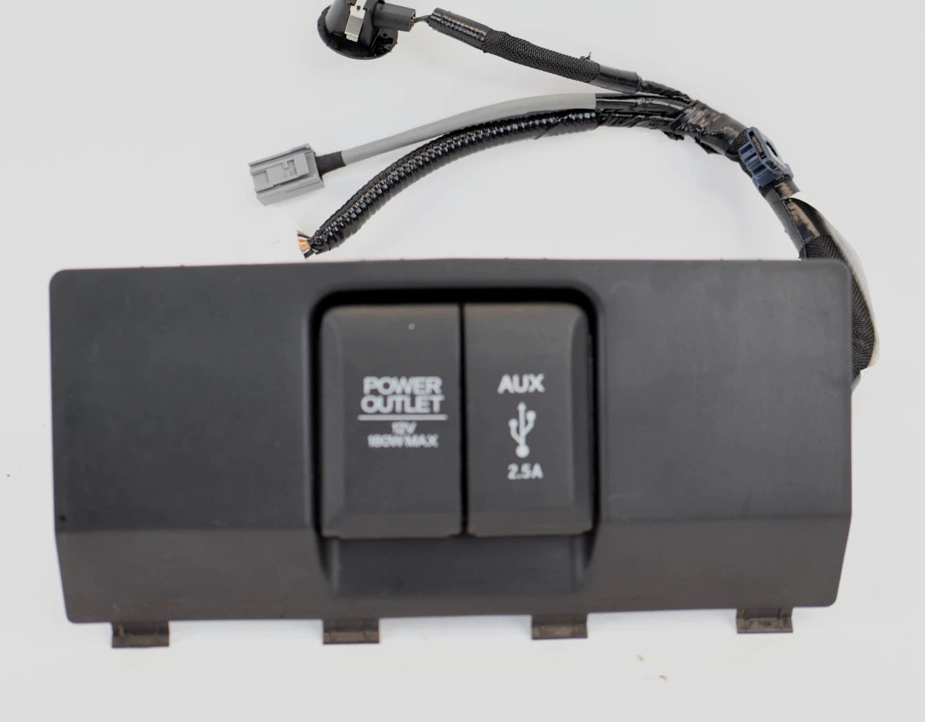 16-18 HONDA PILOT CENTER CONSOLE USB AUXILIARY CONNECTOR & POWER OUTLET PANEL