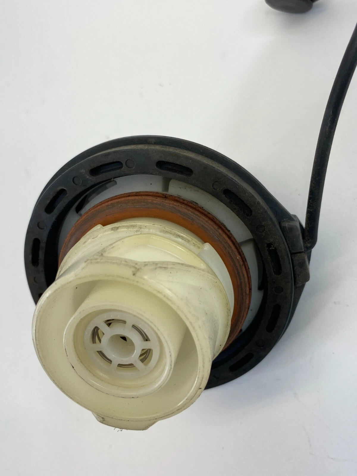 2008-2012 FORD ESCAPE 08-11 MARINER 3.0L V6 FUEL TANK FILLER GAS CAP COVER OEM