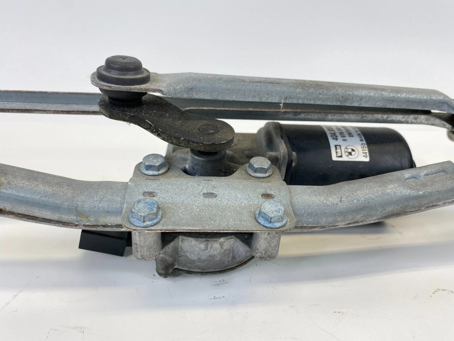 2006 BMW 330XI FRONT WINDSHIELD WIPER MOTOR LINKAGE ASSEMBLY OEM 697826301