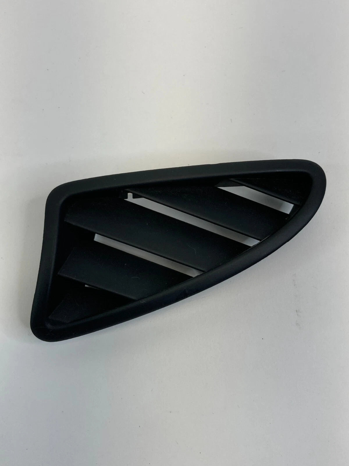 2009-2017 VOLKSWAGEN TIGUAN FRONT RIGHT SIDE DASH UPPER DEFROST AIR VENT GRILLE