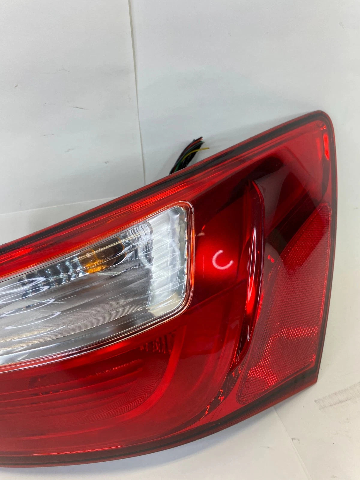 2012-2017 KIA RIO REAR RIGHT PASSENGER OUTER TAIL LIGHT LAMP UNIT 92402-1W0 OEM