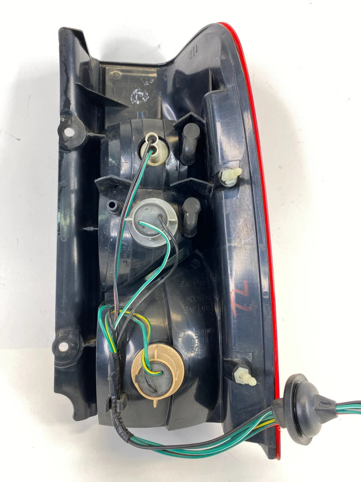 02-04 NISSAN XTERRA REAR LEFT SIDE TAIL LIGHT TAILLIGHT LAMP 935-700-03 OEM