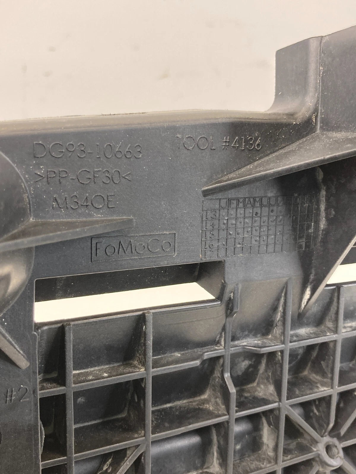 2015-2024 FORD EDGE 13-20 FUSION BATTERY TRAY HOLDER MOUNT BRACKET DG9310663 OEM