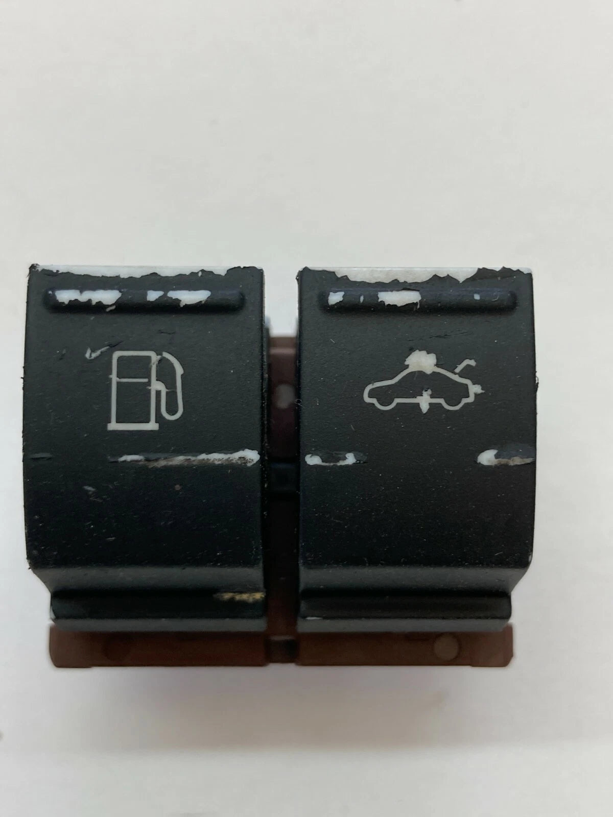 06-10 VW VOLKSWAGEN PASSAT SEDAN TRUNK & FUEL GAS TANK RELEASE SWITCH 3C0959903