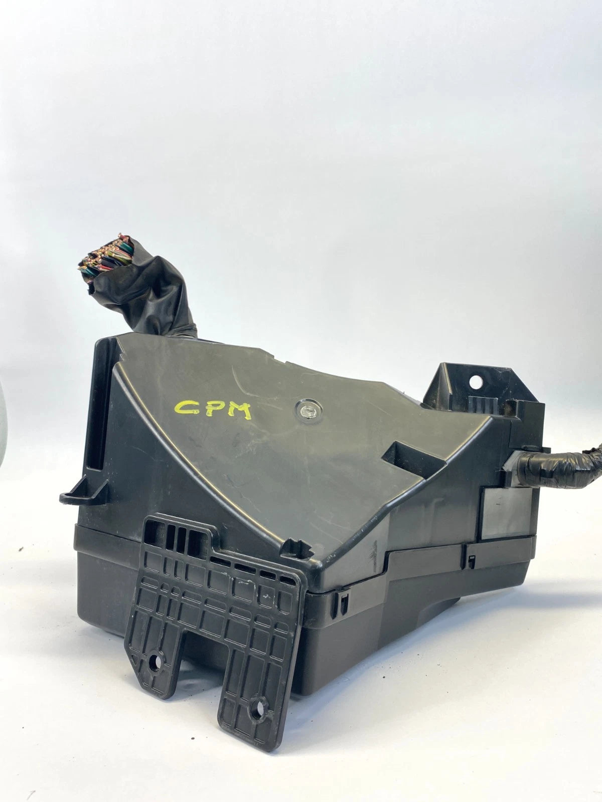 2010 SUBARU OUTBACK 2.5L H4 A/T ENGINE COMPARTMENT FUSE BOX RELAY JUNCTION BLOCK