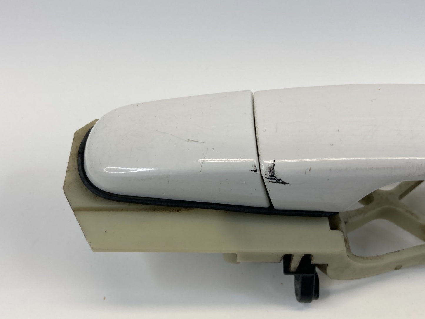 05-10 Pontiac G6 Rear Left Side Exterior Door Handle Assembly 8554 White OEM