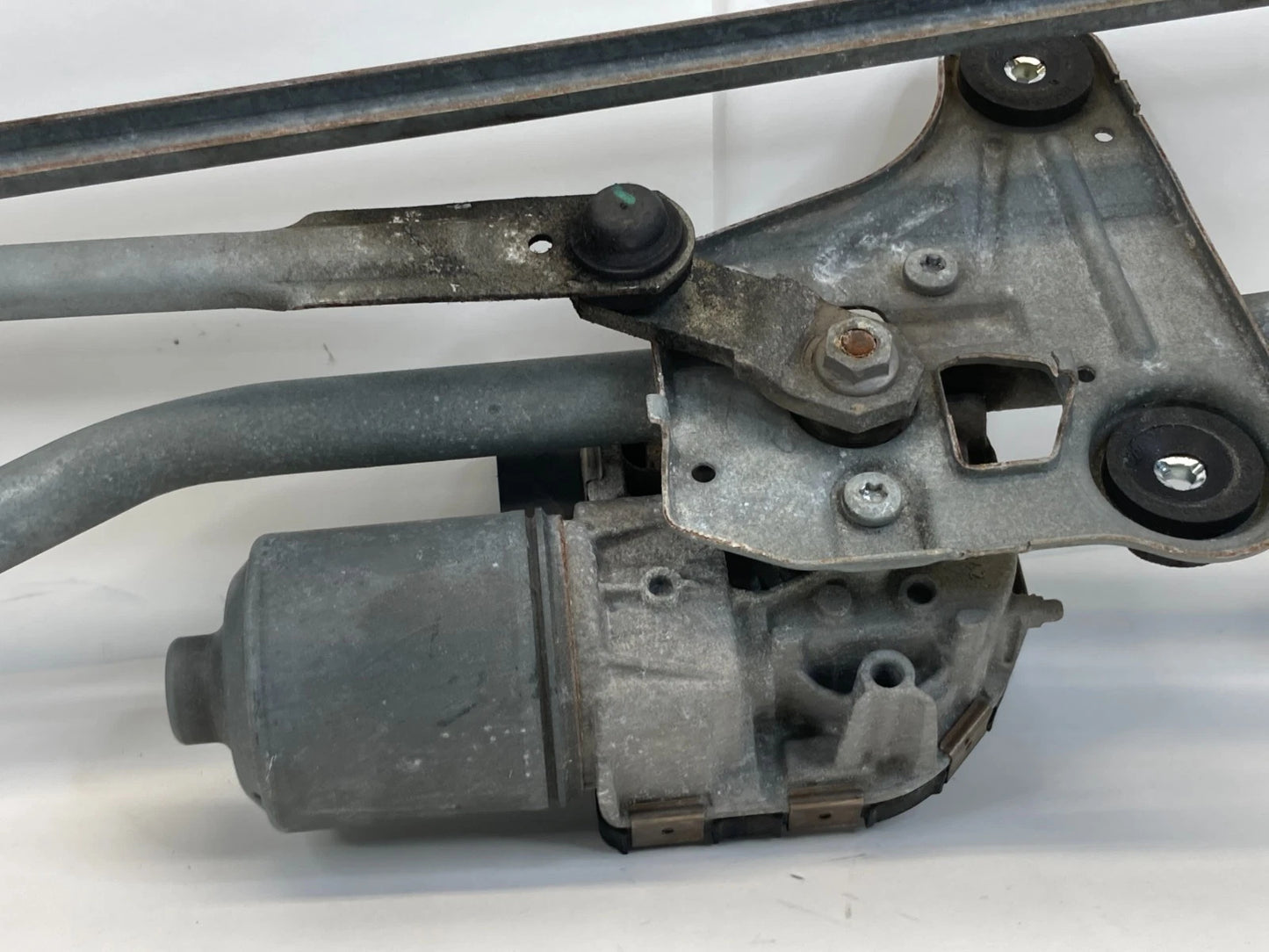 2011-2018 Volvo S60 Front Windshield Wiper Motor W/ Linkage 30753493 OEM