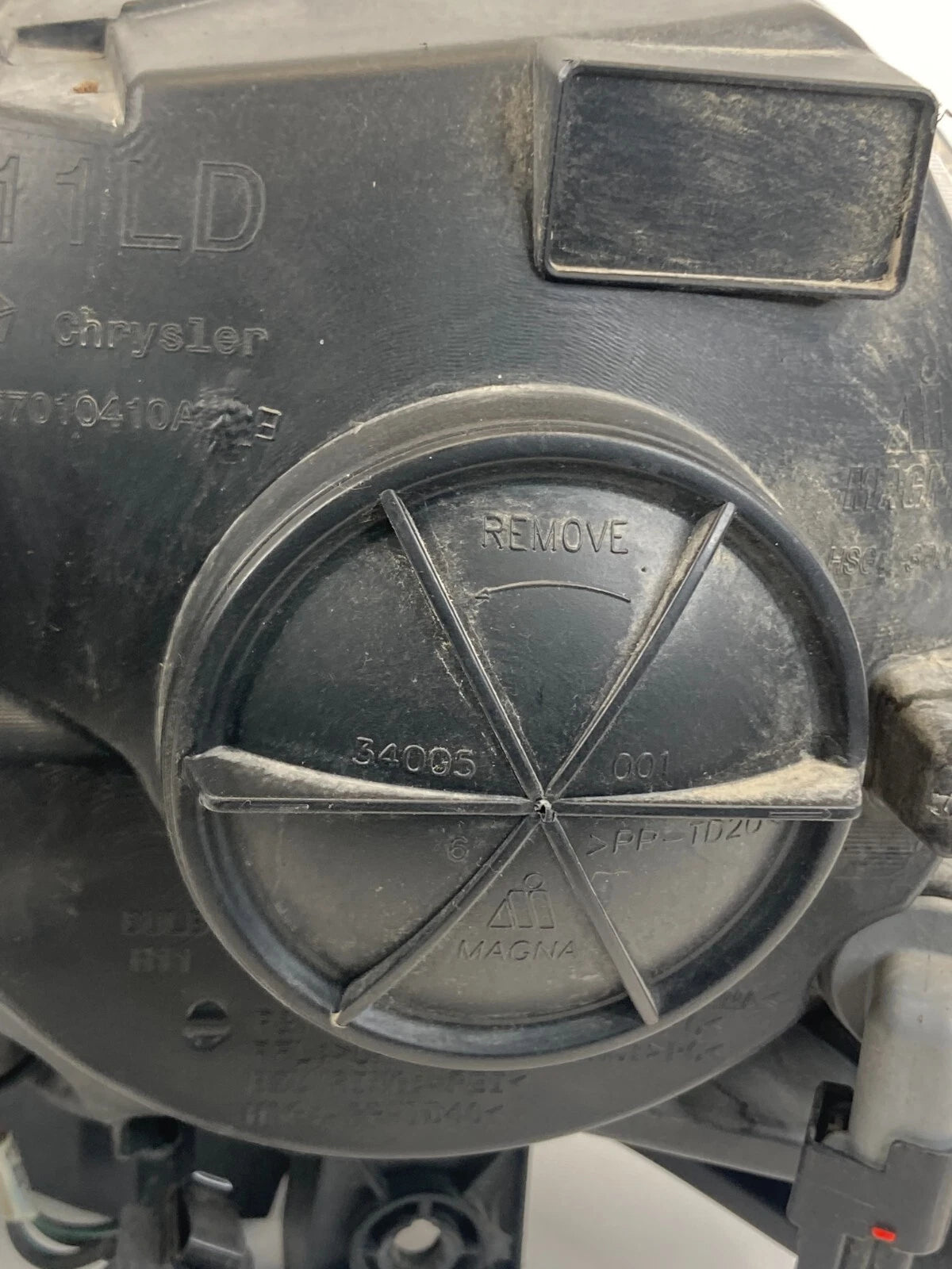 2011-2014 DODGE CHARGER RIGHT PASSENGER HEADLIGHT HEADLAMP HALOGEN 57010410AE