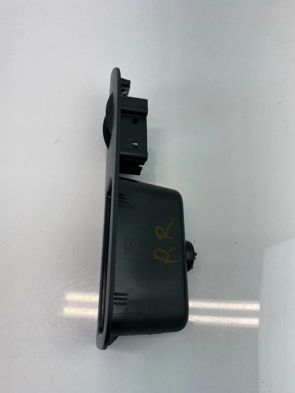 05-07 FORD FIVE HUNDRED REAR RIGHT DOOR WINDOW SWITCH BEZEL TRIM 54G13-54266B16