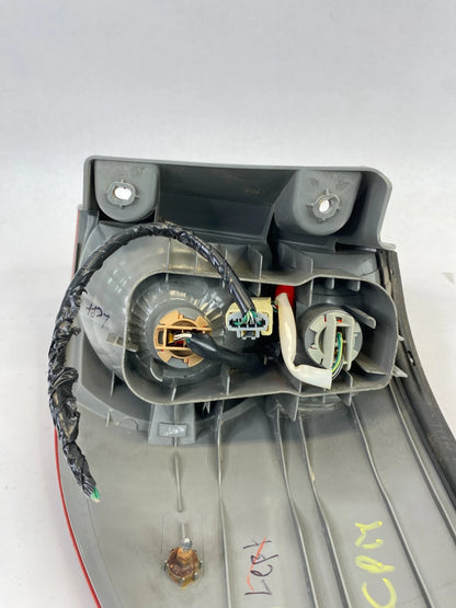 2006-2010 TOYOTA SIENNA RIGHT PASSENGER SIDE OUTER TAIL LIGHT LAMP TAILLIGHT