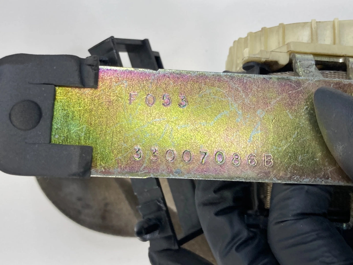 03 04 05 06 LINCOLN NAVIGATOR FRONT LEFT DRIVER SIDE SEAT BELT RETRACTOR OEM