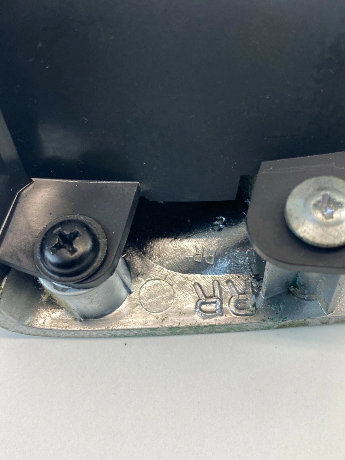 2008-2010 SATURN VUE REAR RIGHT DOOR WINDOW SWITCH BEZEL TRIM ASSY OEM