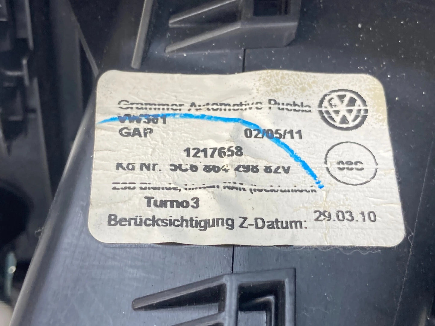 2011-2018 VOLKSWAGEN JETTA SEDAN AT REAR CENTER CONSOLE TRIM BEZEL 5C6864298 OEM