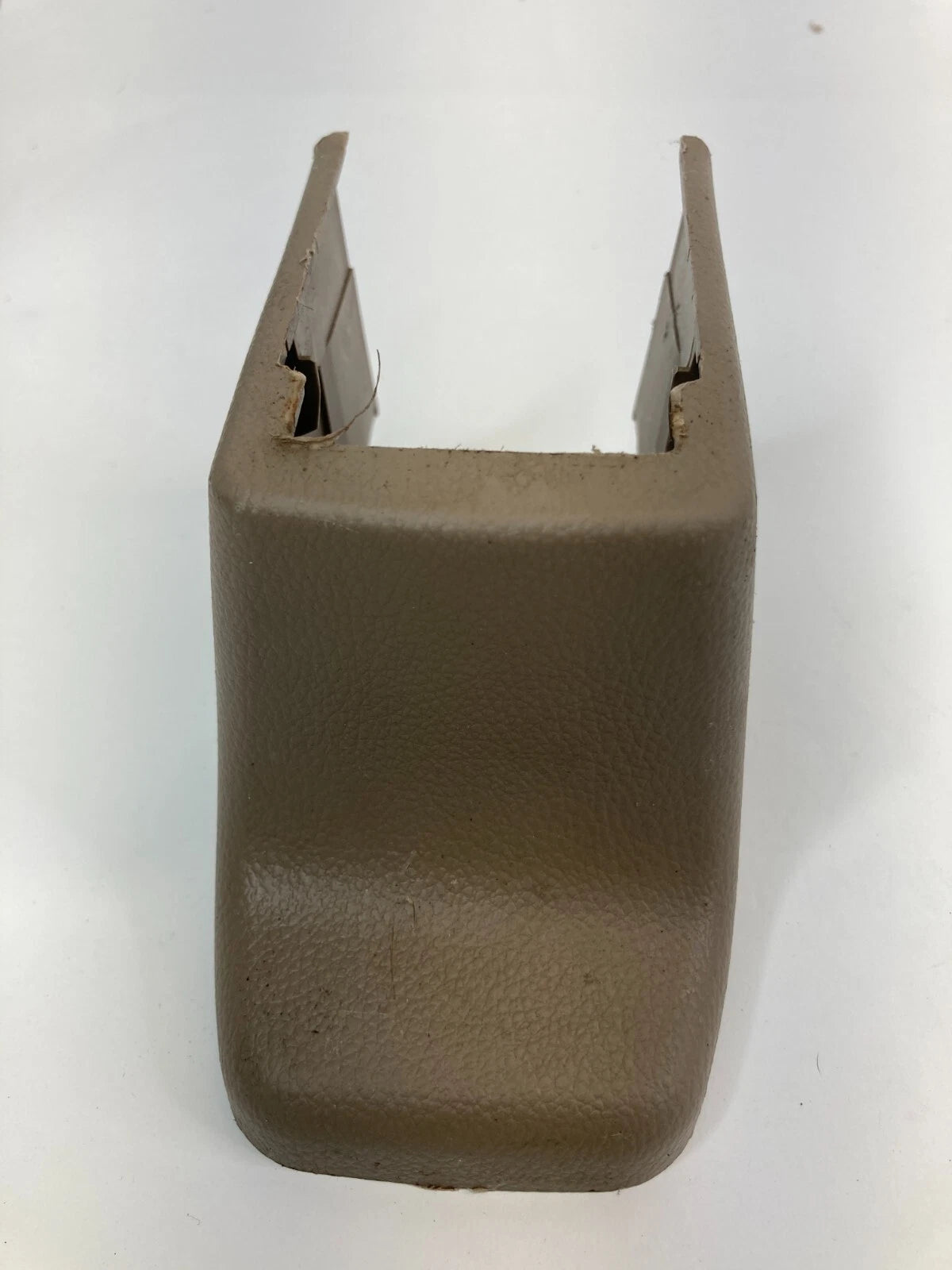 2008-2010 SATURN VUE 4-DR FRONT LEFT SEAT TRACK END COVER TRIM CAP 9663-1140 OEM