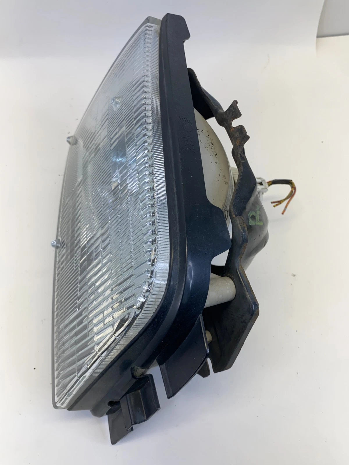 1998-2002 ISUZU TROOPER FRONT RIGHT PASSENGER SIDE HEADLIGHT ASSEMBLY OEM