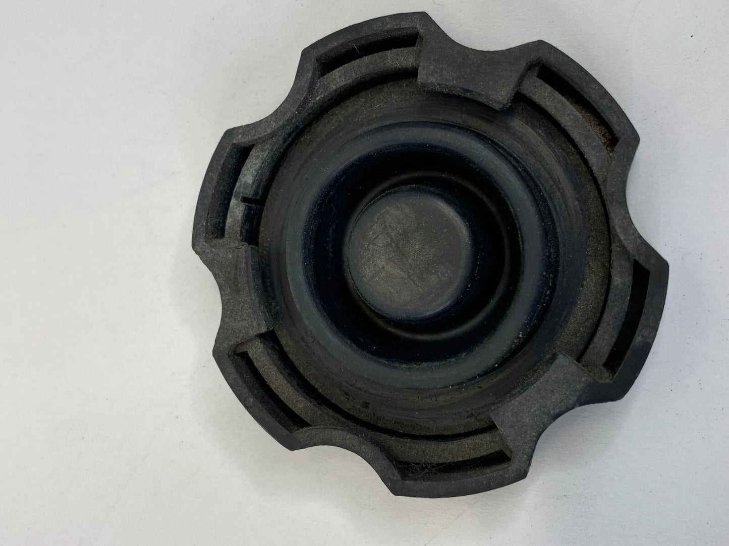 2000-2003 GMC YUKON SUV 4-DR 5.3L BRAKE FLUID MASTER CYLINDER CAP RESERVOIR OEM