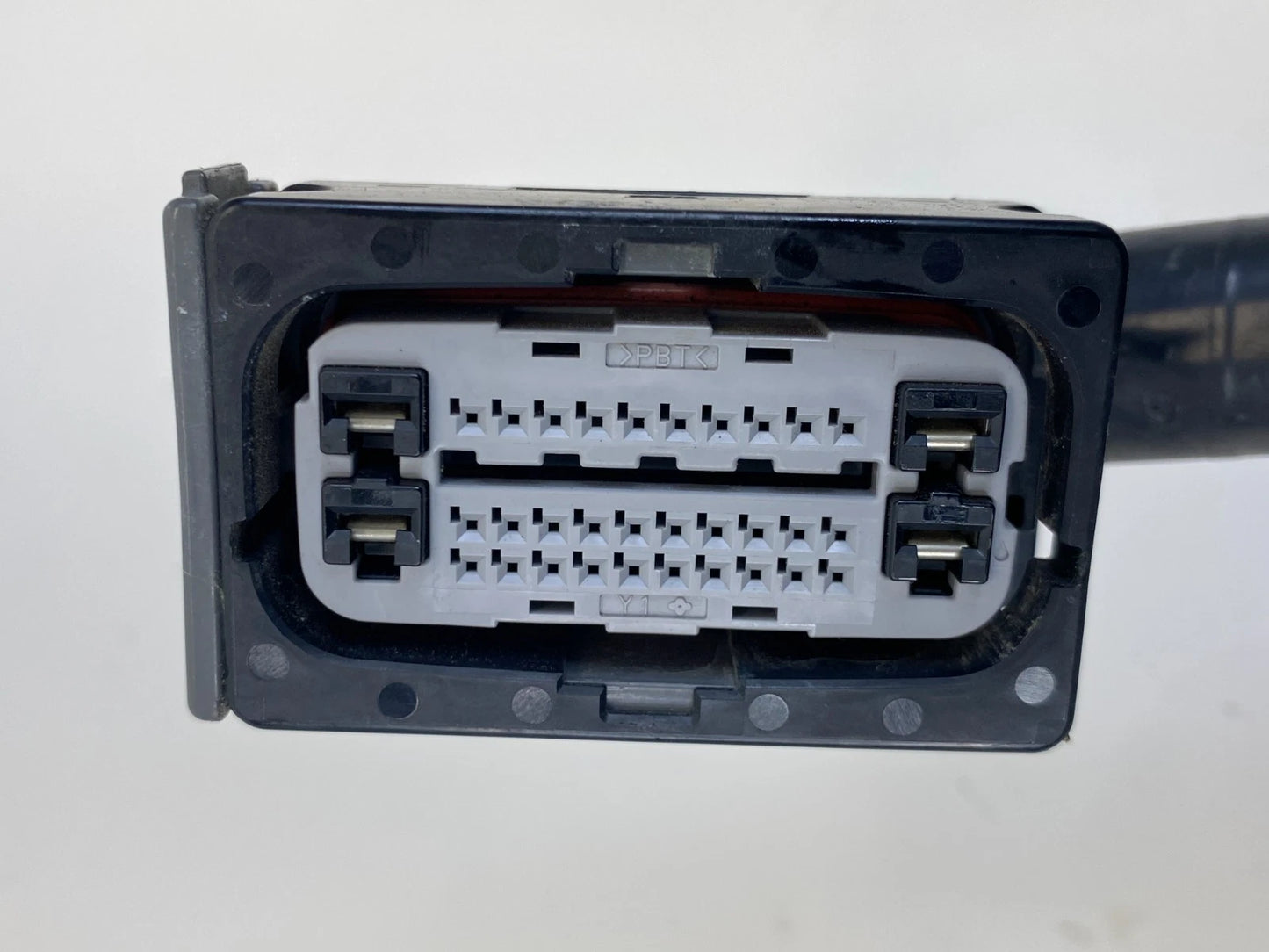 11-18 TOYOTA YARIS 1.5L HATCHBACK ABS ANTI LOCK BRAKE PUMP PLUG CONNECTOR OEM